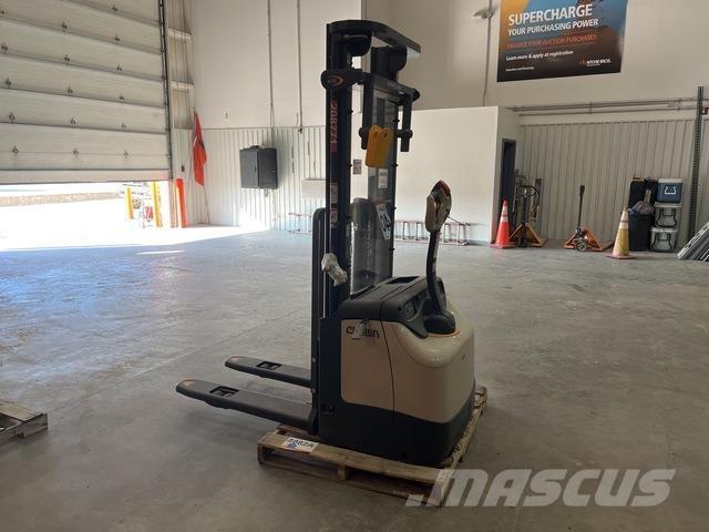 Crown ES 4000 Samojezdne maszyny do załadunku