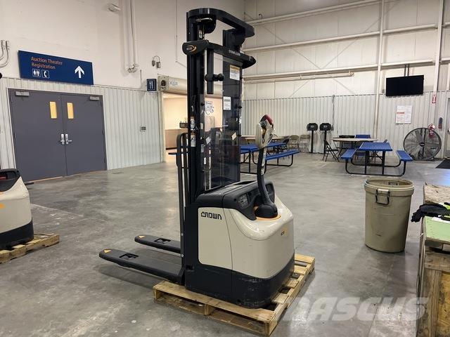 Crown ES 4000 Samojezdne maszyny do załadunku