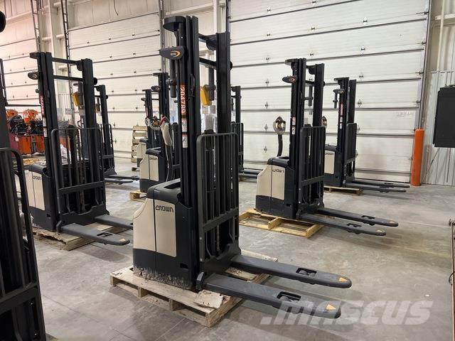 Crown ES 4000 Samojezdne maszyny do załadunku