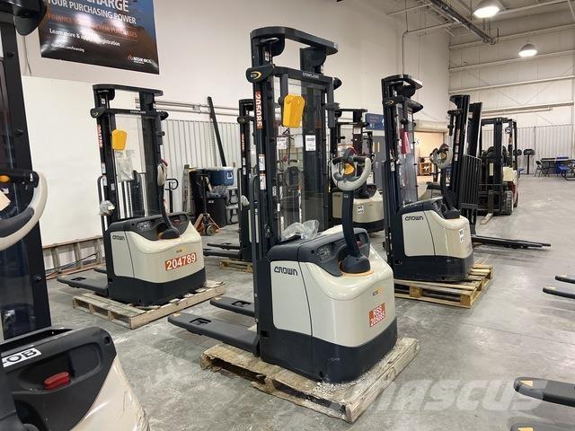 Crown ES 4000 Samojezdne maszyny do załadunku