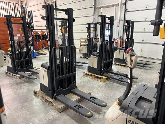 Crown ES 4000 Samojezdne maszyny do załadunku