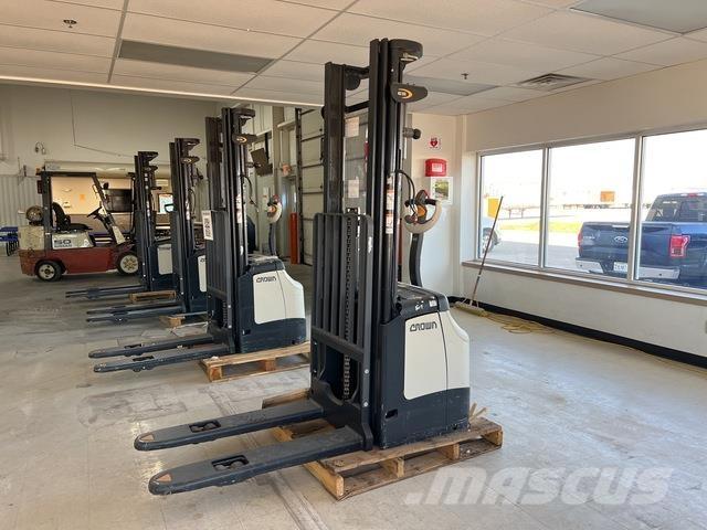 Crown ES 4000 Samojezdne maszyny do załadunku