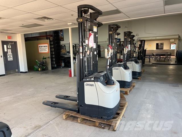 Crown ES 4000 Samojezdne maszyny do załadunku