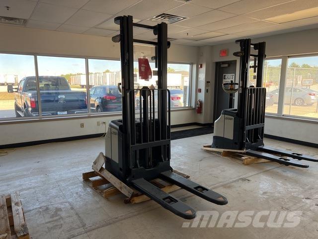 Crown ES 4000 Samojezdne maszyny do załadunku