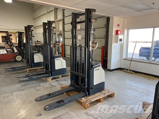 Crown ES 4000 Samojezdne maszyny do załadunku