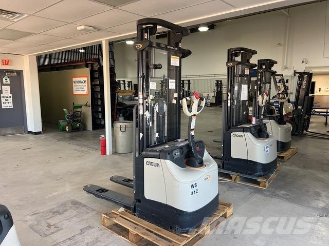 Crown ES 4000 Samojezdne maszyny do załadunku