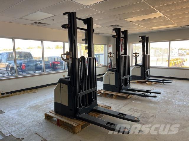 Crown ES 4000 Samojezdne maszyny do załadunku