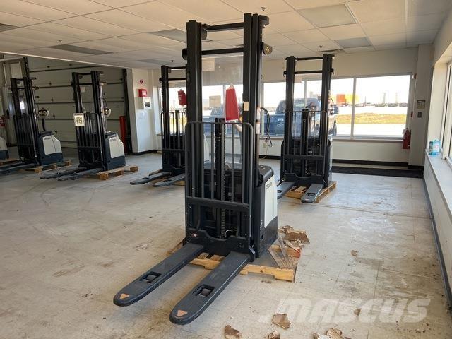 Crown ES 4000 Samojezdne maszyny do załadunku