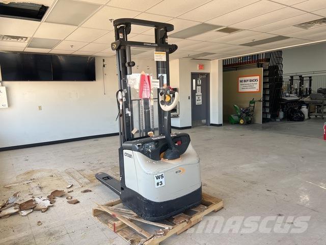 Crown ES 4000 Samojezdne maszyny do załadunku