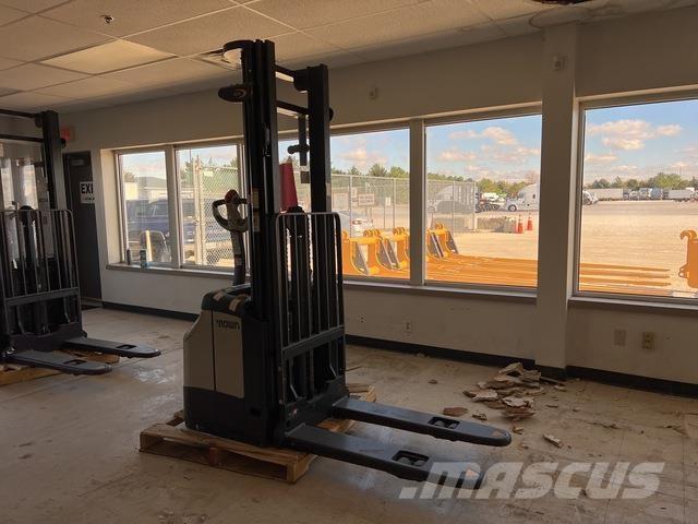 Crown ES 4000 Samojezdne maszyny do załadunku