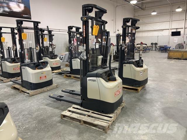 Crown ES 4000 Samojezdne maszyny do załadunku