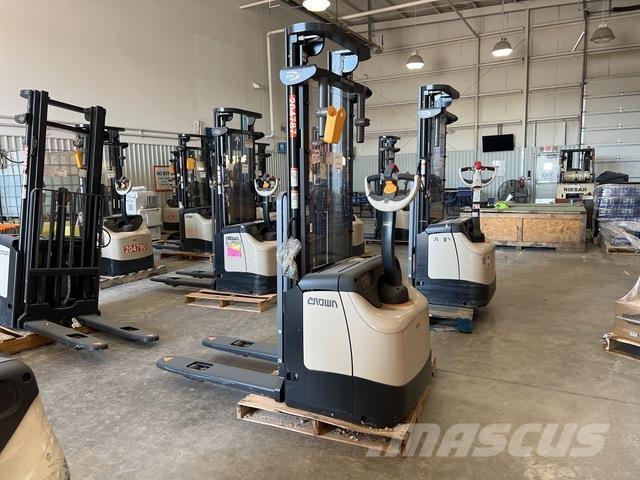 Crown ES 4000 Samojezdne maszyny do załadunku