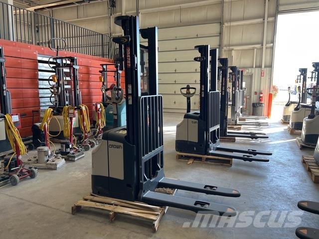 Crown ES 4000 Samojezdne maszyny do załadunku