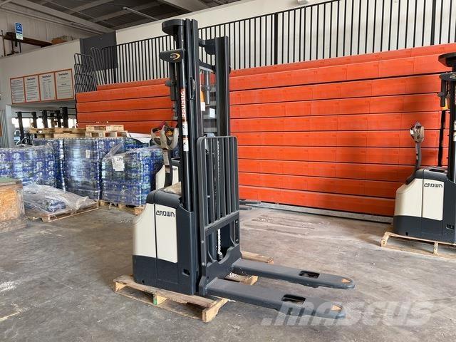 Crown ES 4000 Samojezdne maszyny do załadunku