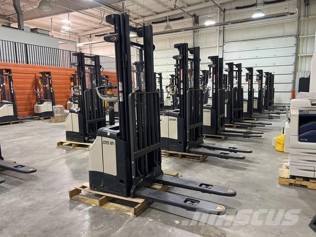 Crown ES 4000 Samojezdne maszyny do załadunku