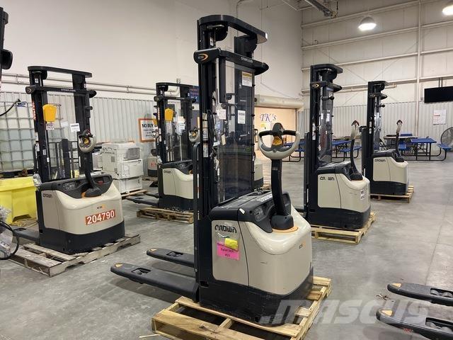 Crown ES 4000 Samojezdne maszyny do załadunku