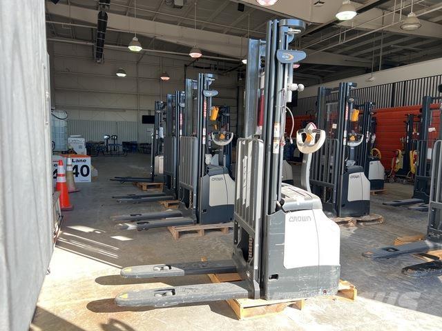 Crown ES 4000 Samojezdne maszyny do załadunku