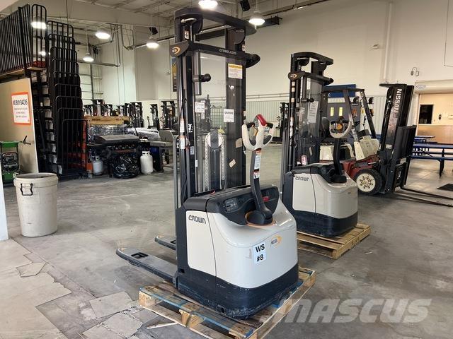 Crown ES 4000 Samojezdne maszyny do załadunku