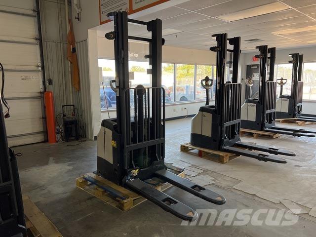 Crown ES 4000 Samojezdne maszyny do załadunku