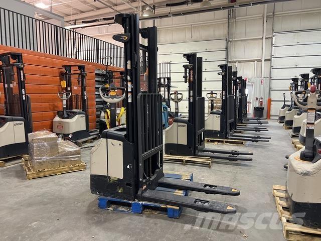 Crown ES 4000 Samojezdne maszyny do załadunku