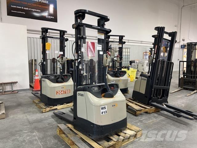 Crown ES 4000 Samojezdne maszyny do załadunku