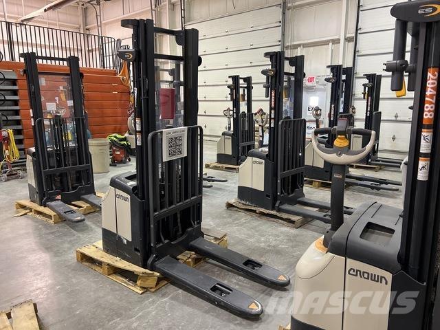 Crown ES 4000 Samojezdne maszyny do załadunku