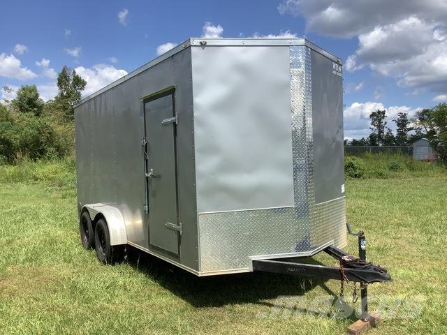  D and A Custom Przyczepy ze skrzynią zamkniętą