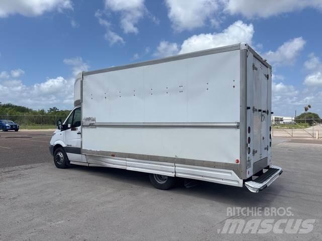 Dodge Sprinter Samochody ciężarowe ze skrzynią zamkniętą