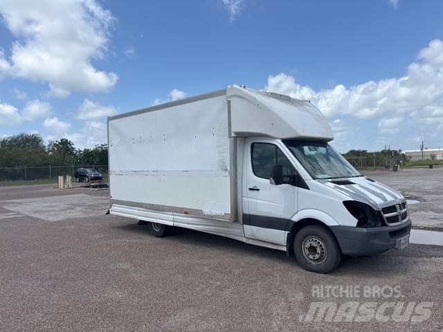 Dodge Sprinter Samochody ciężarowe ze skrzynią zamkniętą