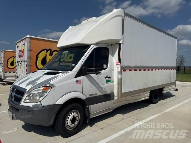 Dodge Sprinter Samochody dostawcze ze skrzynią zamkniętą