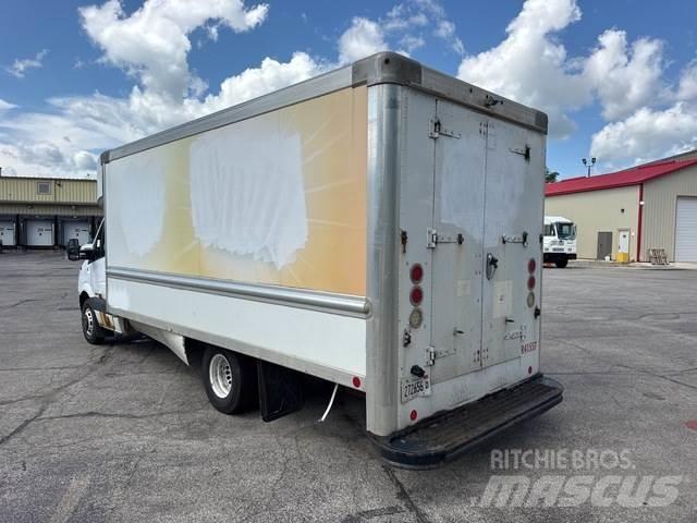 Dodge Sprinter Samochody dostawcze ze skrzynią zamkniętą