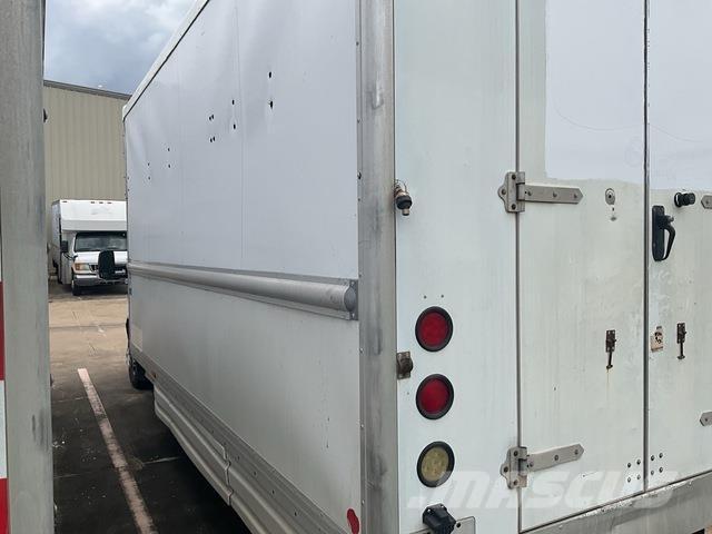 Dodge Sprinter Samochody dostawcze ze skrzynią zamkniętą
