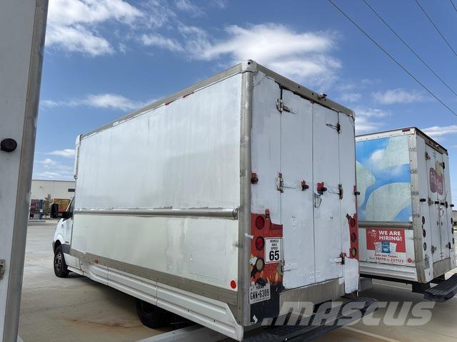 Dodge Sprinter Samochody dostawcze ze skrzynią zamkniętą