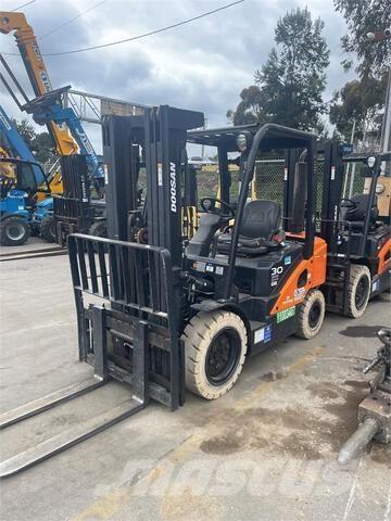 Doosan D30S7 Maszyny budowlane - Inne