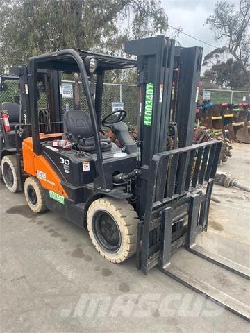 Doosan D30S7 Maszyny budowlane - Inne