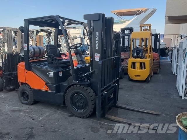 Doosan G25E-7 Maszyny budowlane - Inne
