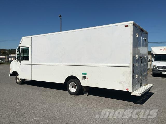 Ford  Samochody dostawcze ze skrzynią zamkniętą