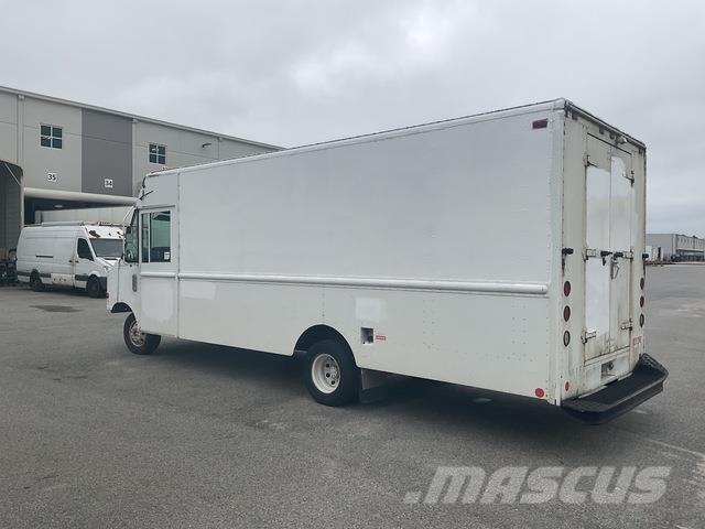 Ford  Samochody dostawcze ze skrzynią zamkniętą