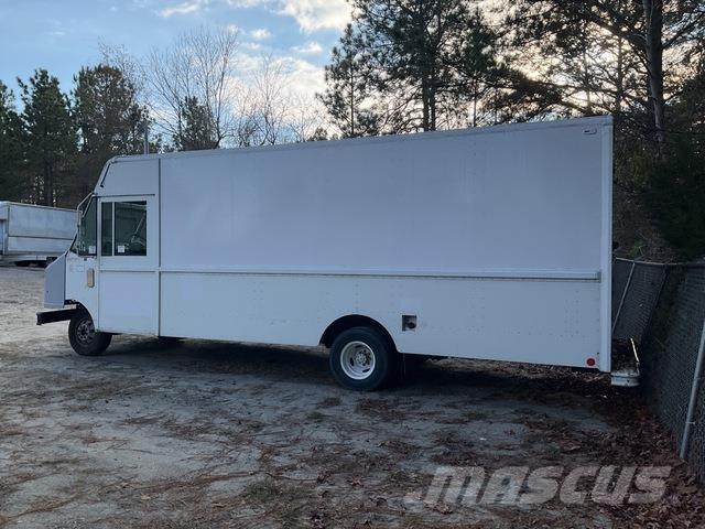 Ford  Samochody dostawcze ze skrzynią zamkniętą