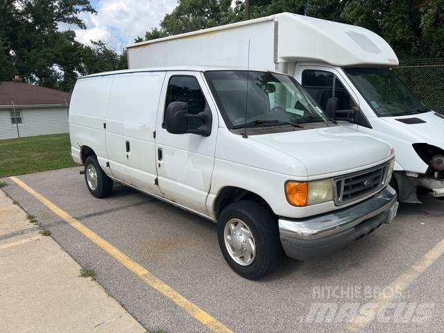 Ford E-150 Busy / Vany