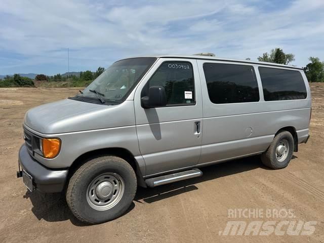 Ford E-150 Samochody osobowe