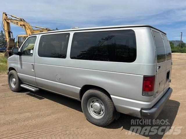 Ford E-150 Samochody osobowe