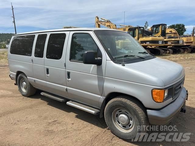 Ford E-150 Samochody osobowe