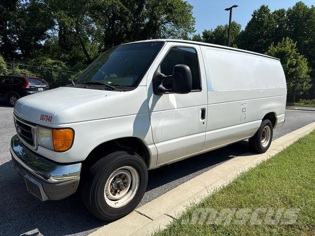 Ford E-150 Busy / Vany