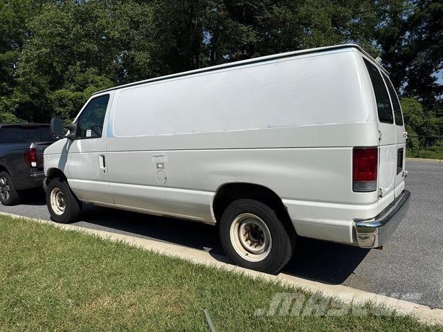 Ford E-150 Busy / Vany