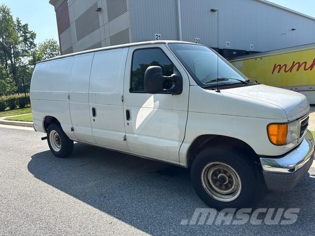 Ford E-150 Busy / Vany