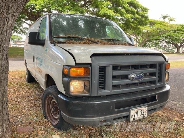 Ford E-150 Busy / Vany