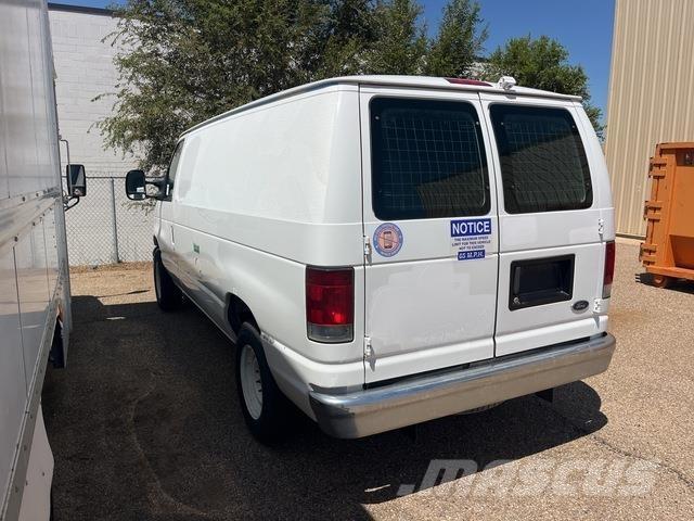 Ford E-150 Busy / Vany