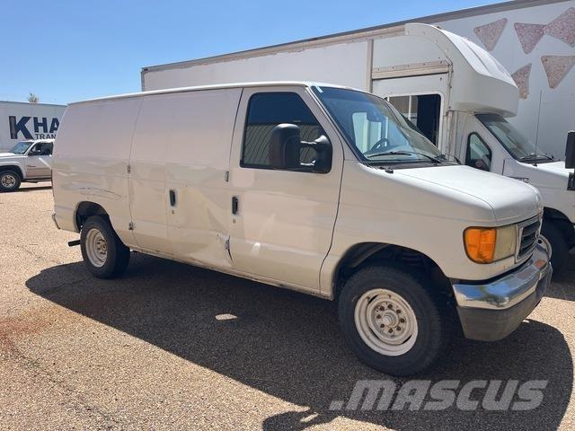 Ford E-150 Busy / Vany