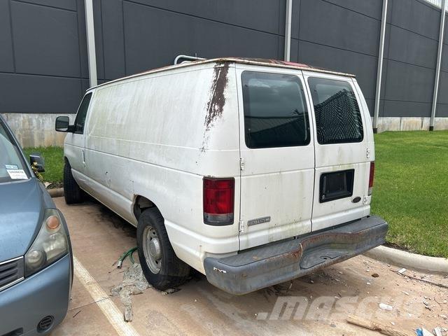 Ford E-150 Busy / Vany